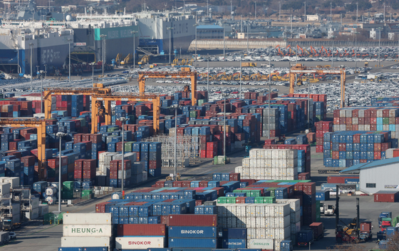 글로벌 해운 운임 3주 연속 하락…SCFI 다시 1400대로
