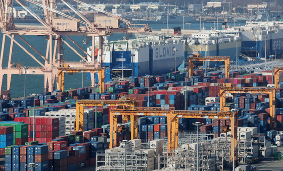 수출기업 절반 이상 "올해 매출 늘린다"…환율·관세 불확실성은 부담