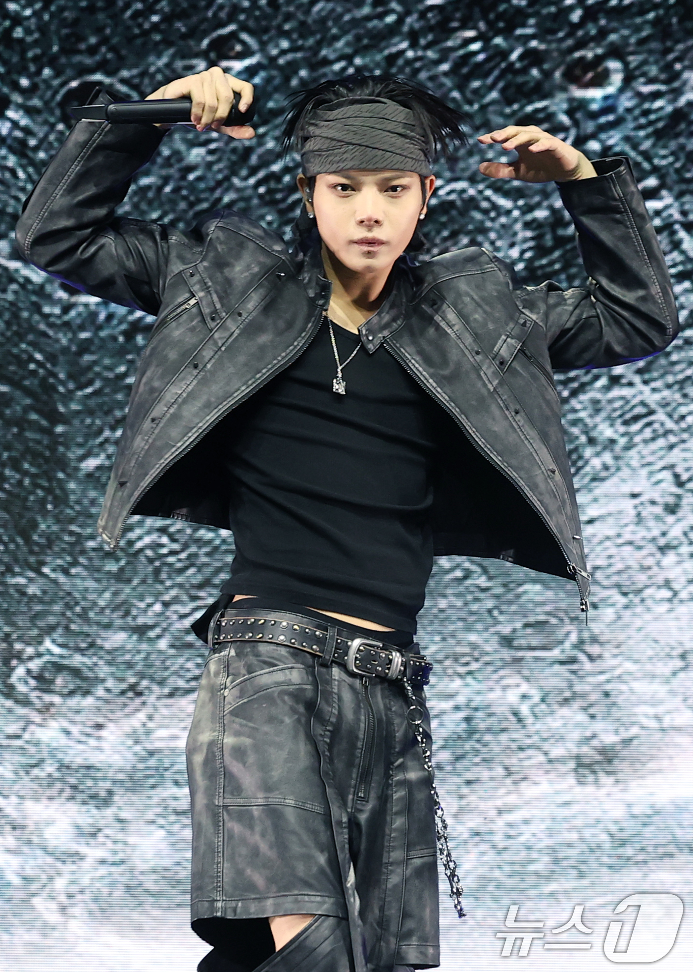 (서울=뉴스1) 권현진 기자 = 그룹 롱샷(LNGSHOT)의 오율이 13일 서울 영등포구 명화라이브홀에서 가진 데뷔 EP '샷 콜러스'(SHOT CALLERS) 발매 쇼케이스에서 …