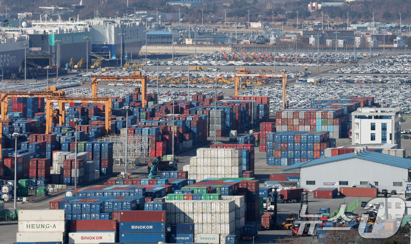 (평택=뉴스1) 김영운 기자 = 미국 연방대법원이 도널드 트럼프 행정부가 국제긴급경제권한법(IEEPA)에 근거해 부과한 상호관세에 대한 최종 결정을 이르면 오는 14일(현지시간) …