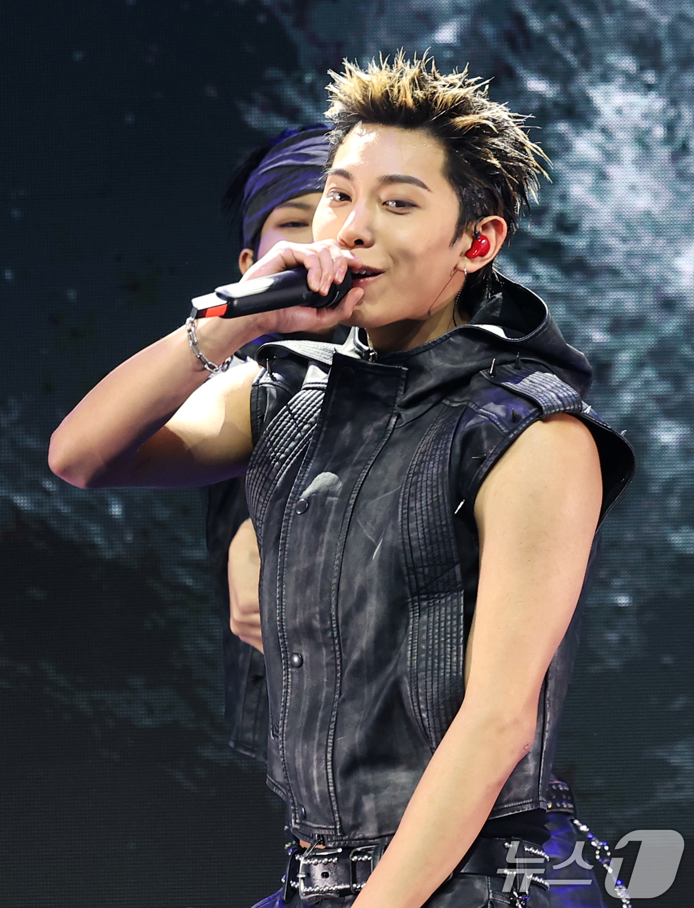 (서울=뉴스1) 권현진 기자 = 그룹 롱샷(LNGSHOT)의 률이 13일 서울 영등포구 명화라이브홀에서 가진 데뷔 EP '샷 콜러스'(SHOT CALLERS) 발매 쇼케이스에서 타 …