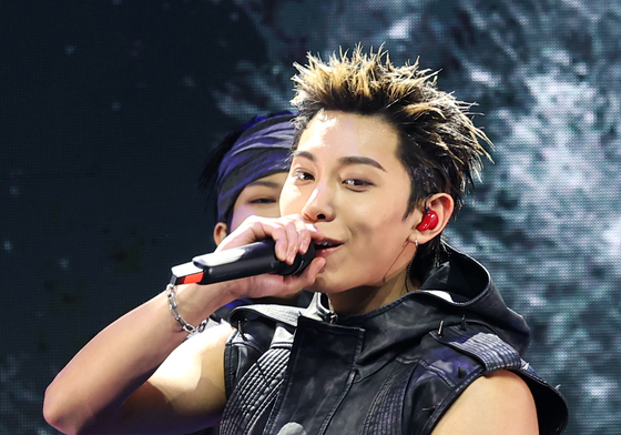 률, 행복한 데뷔 무대