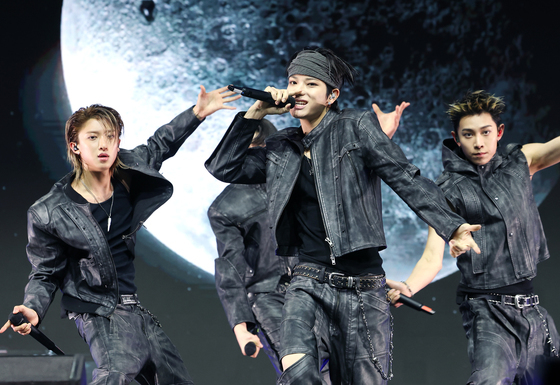 롱샷, 파워풀한 무대