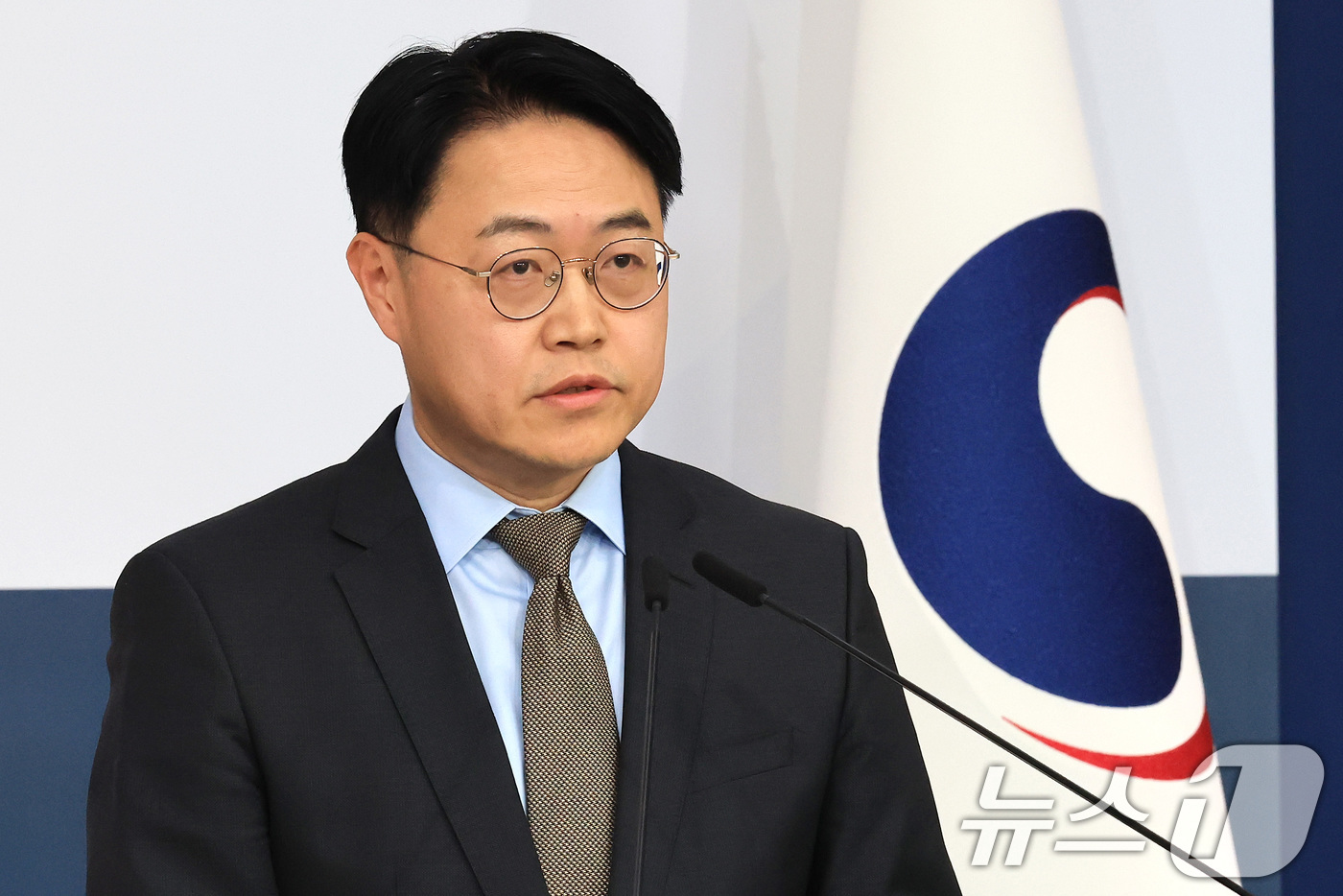 (서울=뉴스1) 임세영 기자 = 이문배 외교부 부대변인이 13일 서울 종로구 정부서울청사에서 정례 브리핑을 하고 있다. 2026.1.13/뉴스1