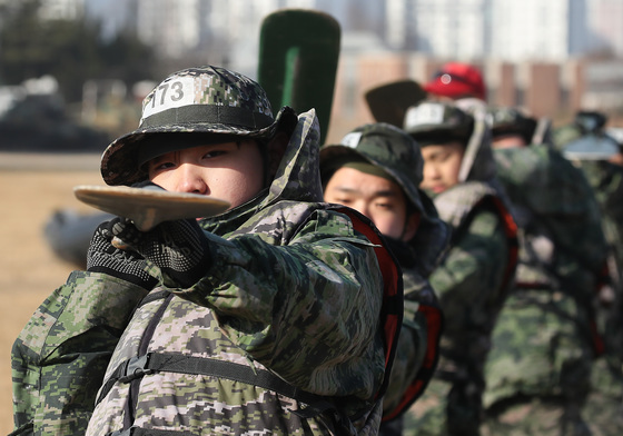 "힘차게 노를 저어라"