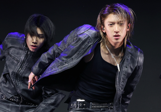 롱샷 우진, 카리스마 눈빛