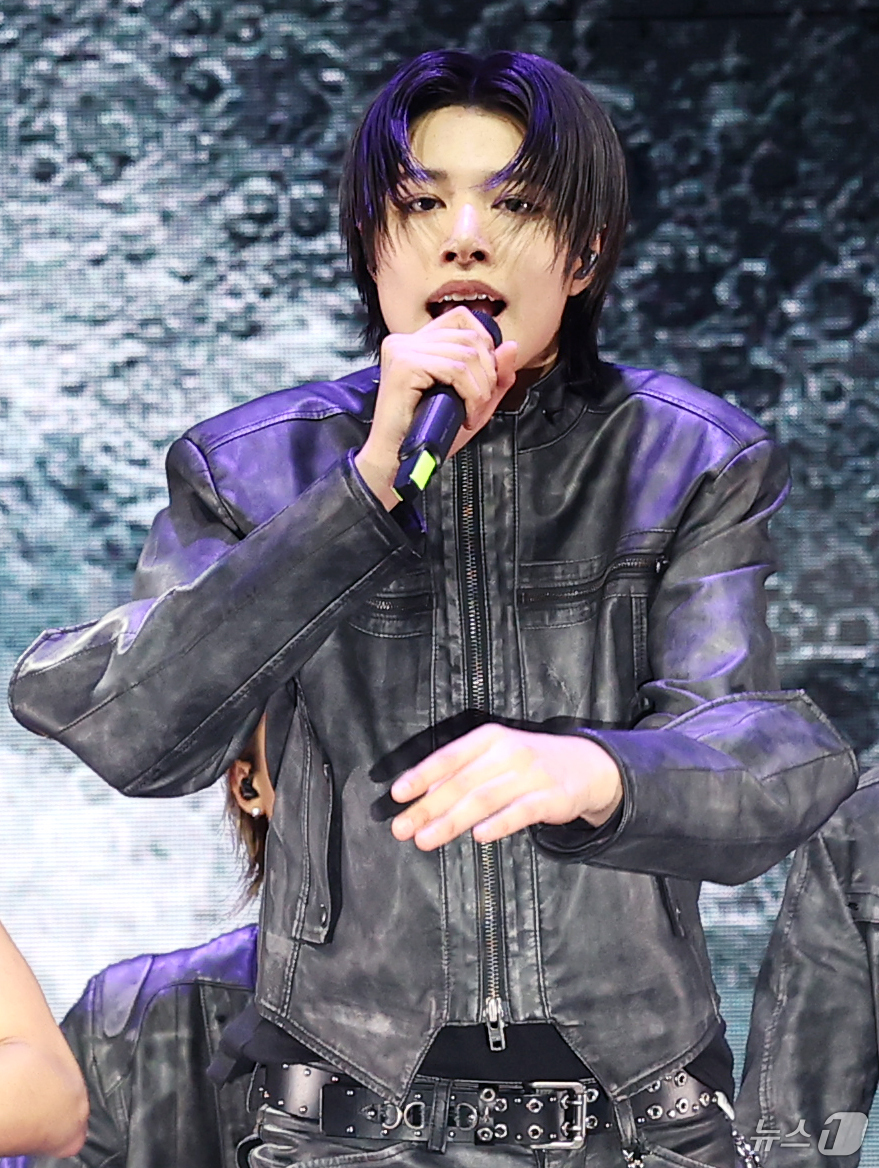 (서울=뉴스1) 권현진 기자 = 그룹 롱샷(LNGSHOT)의 루이가 13일 서울 영등포구 명화라이브홀에서 가진 데뷔 EP '샷 콜러스'(SHOT CALLERS) 발매 쇼케이스에서 …