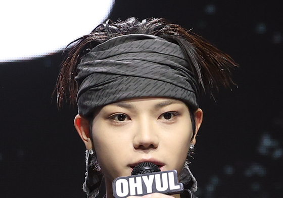 인사말 하는 롱샷 오율