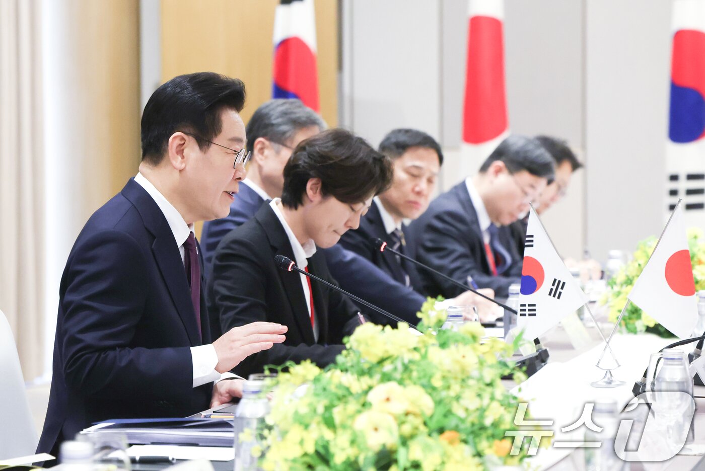 본문 이미지 - 이재명 대통령이 13일 일본 나라현 회담장에서 열린 일본 총리와의 확대 회담에서 발언하고 있다. 2026.1.13/뉴스1 ⓒ News1 이재명 기자