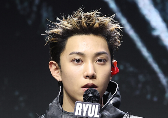 인사말 하는 롱샷 률