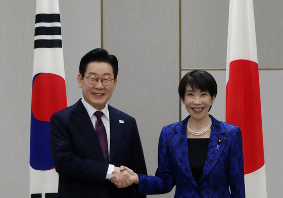 '한일 셔틀외교'