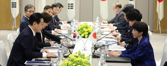 '한일 셔틀외교'