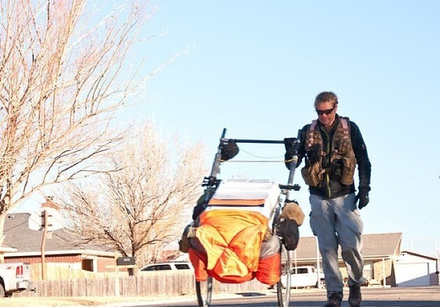 칠레에서 영국까지 오직 두 발로…27년 걸린 '5만8000km' 대장정