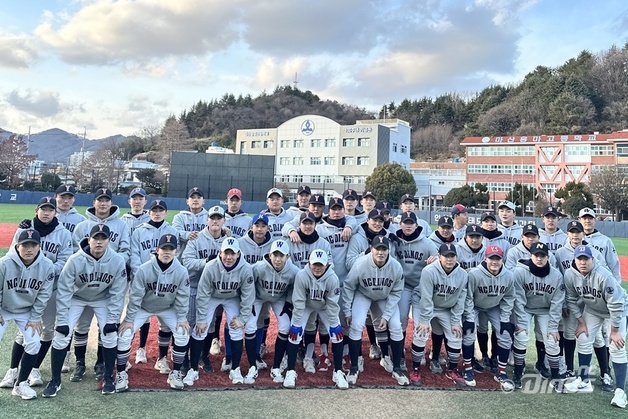 프로야구 NC, 연고 지역 중·고교 야구팀에 의류 지원
