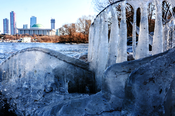 '영하 9도' 꽁꽁 얼어붙은 수도권 출근길…강풍에 체감온도 '뚝'(종합)
