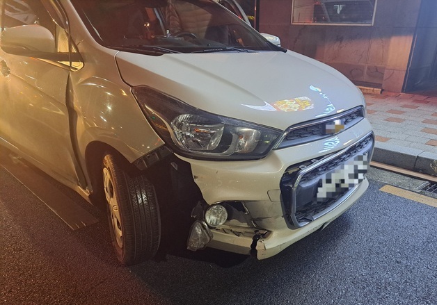 비보호 좌회전 승용차가 직진 오토바이 '쾅'…1명 사망