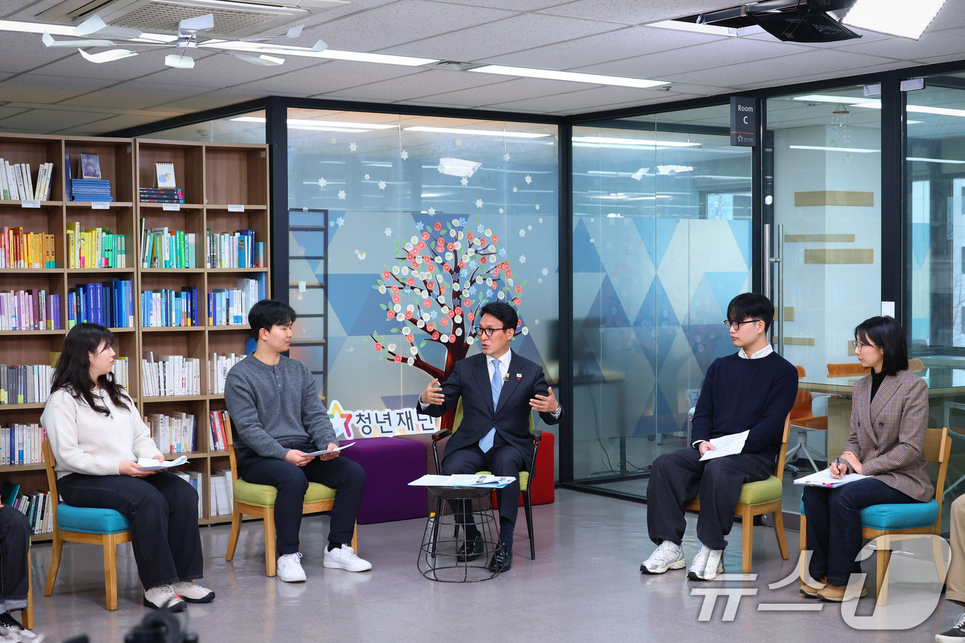 (서울=뉴스1) 임세영 기자 = 김민석 국무총리가 13일 서울 종로구 청년재단에서 열린 '제5차 미래대화 1·2·3#청년주거'(제9차 K-토론나라)에서 발언을 하고 있다. (총리실 …