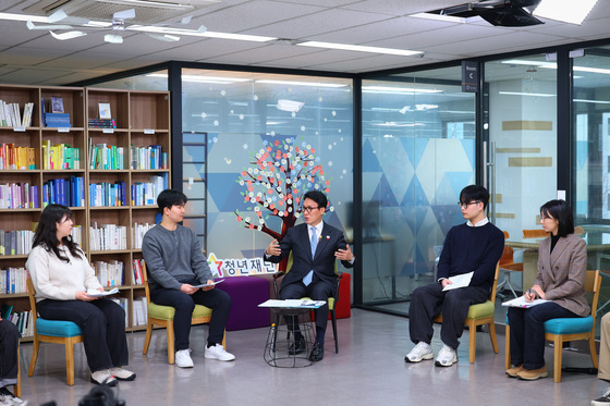 청년들 만난 김민석 총리