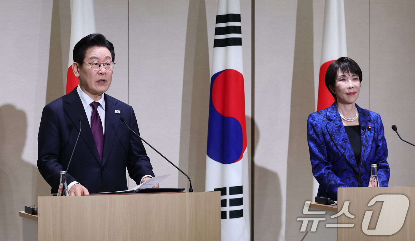 (나라(일본)=뉴스1) 이재명 기자 = 이재명 대통령이 13일 일본 나라현 회담장에서 다카이치 사나에 일본 총리와 공동언론발표를 하고 있다. 2026.1.13/뉴스1