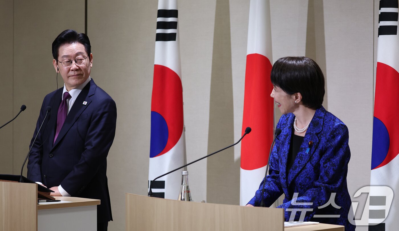 본문 이미지 - 이재명 대통령과 다카이치 사나에 일본 총리가 13일 일본 나라현 회담장에서 공동언론발표를 하고 있다. 2026.1.13/뉴스1 ⓒ News1 이재명 기자