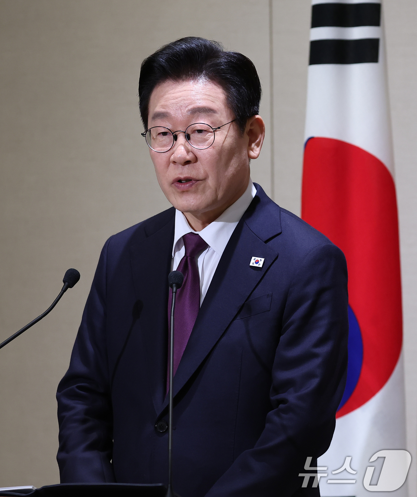 (나라(일본)=뉴스1) 이재명 기자 = 이재명 대통령이 13일 일본 나라현 회담장에서 다카이치 사나에 일본 총리와 공동언론발표를 하고 있다. 2026.1.13/뉴스1