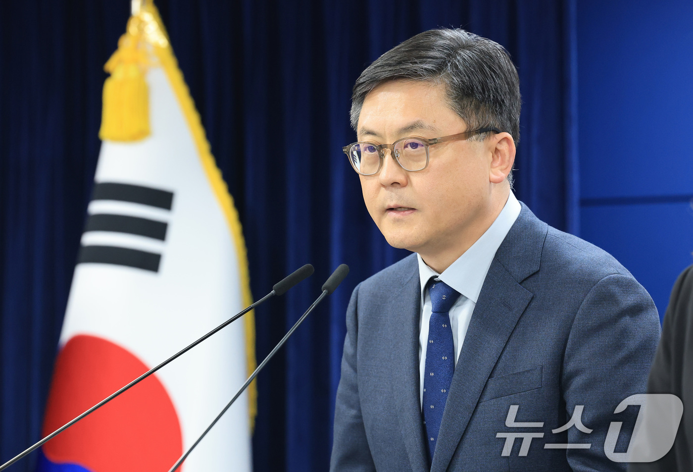 (서울=뉴스1) 임세영 기자 = 김정훈 문화체육관광부 기획조정실장이 13일 서울 종로구 정부서울청사에서 문체부 소속 공공기관 업무보고 브리핑을 하고 있다. 2026.1.13/뉴스1 …