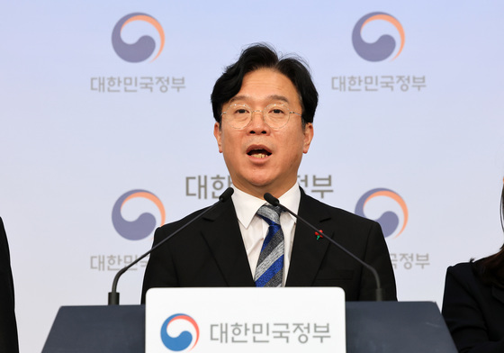 "73세까지 일하고 싶은데 퇴직은 52세"…정부 '중장년 재취업' 지원