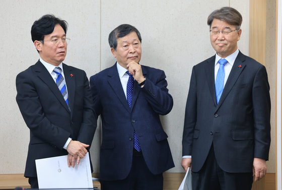 이야기 나누는 김영훈 장관·박수근 위원장·김지형 위원장