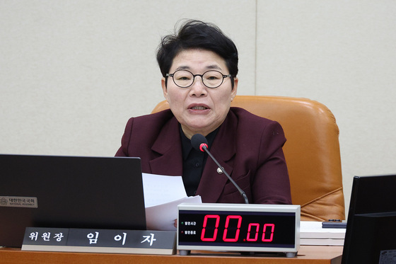 재정경제위 주재하는 임이자 위원장