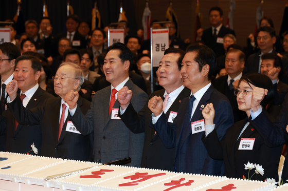 참석자들과 기념 촬영하는 정청래·장동혁