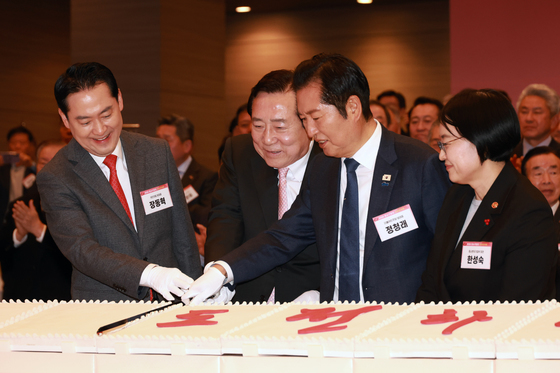 케이크 자르는 정청래·장동혁 대표