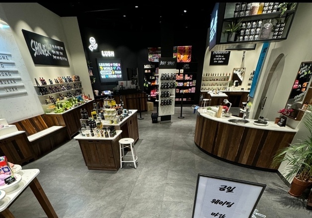 '1년에 단 한번 최대 반값'…러쉬 프레쉬세일, 4일 만에 완판 목전