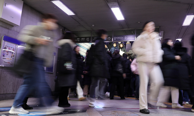 서울 시내버스 총파업 이틀째 '붐비는 출근길 지하철'