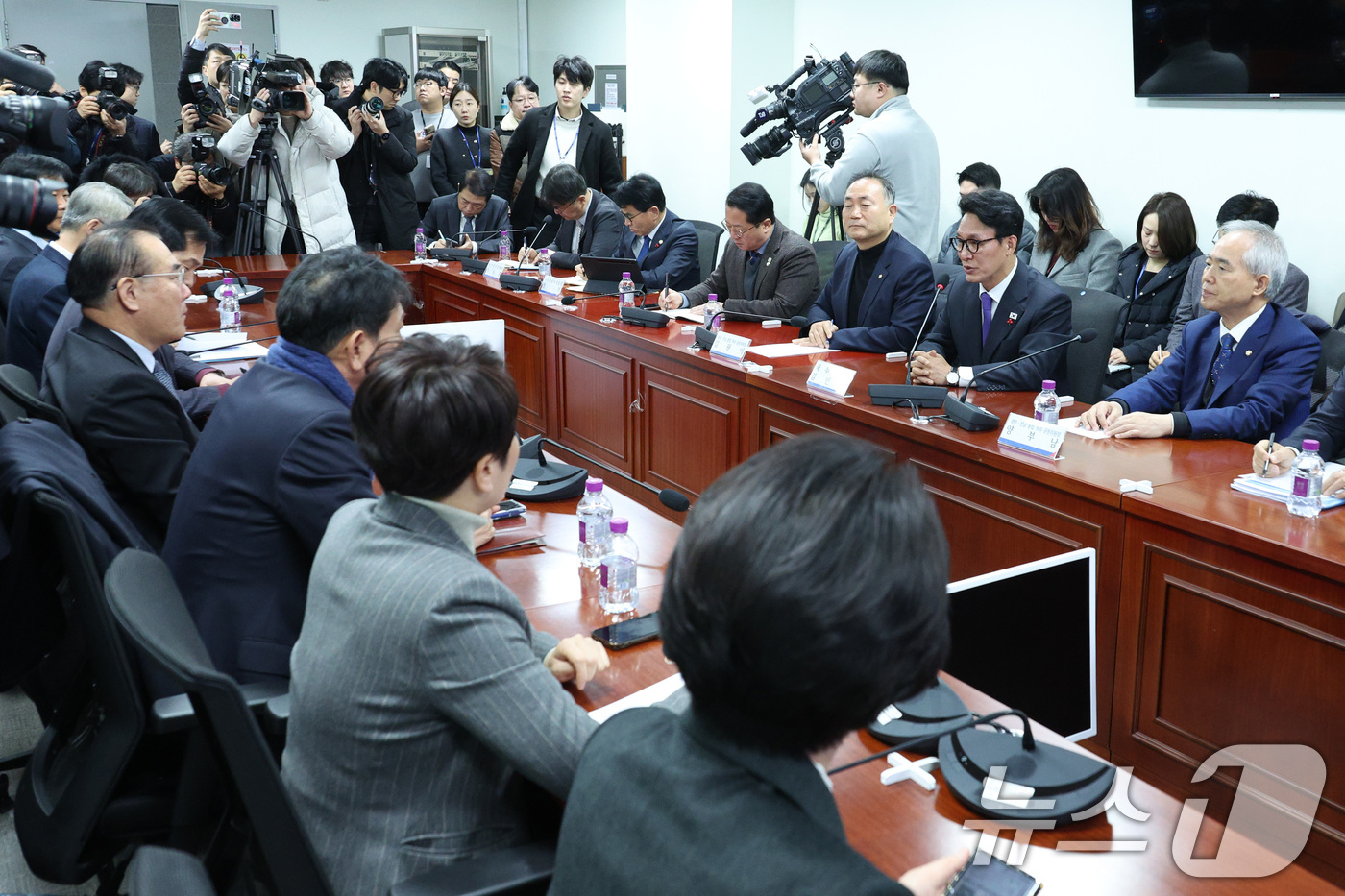 (서울=뉴스1) 신웅수 기자 = 김민석 국무총리가 14일 서울 여의도 국회 의원회관에서 열린 광주·전남 통합추진 특위 간담회에서 발언하고 있다. 2026.1.14/뉴스1