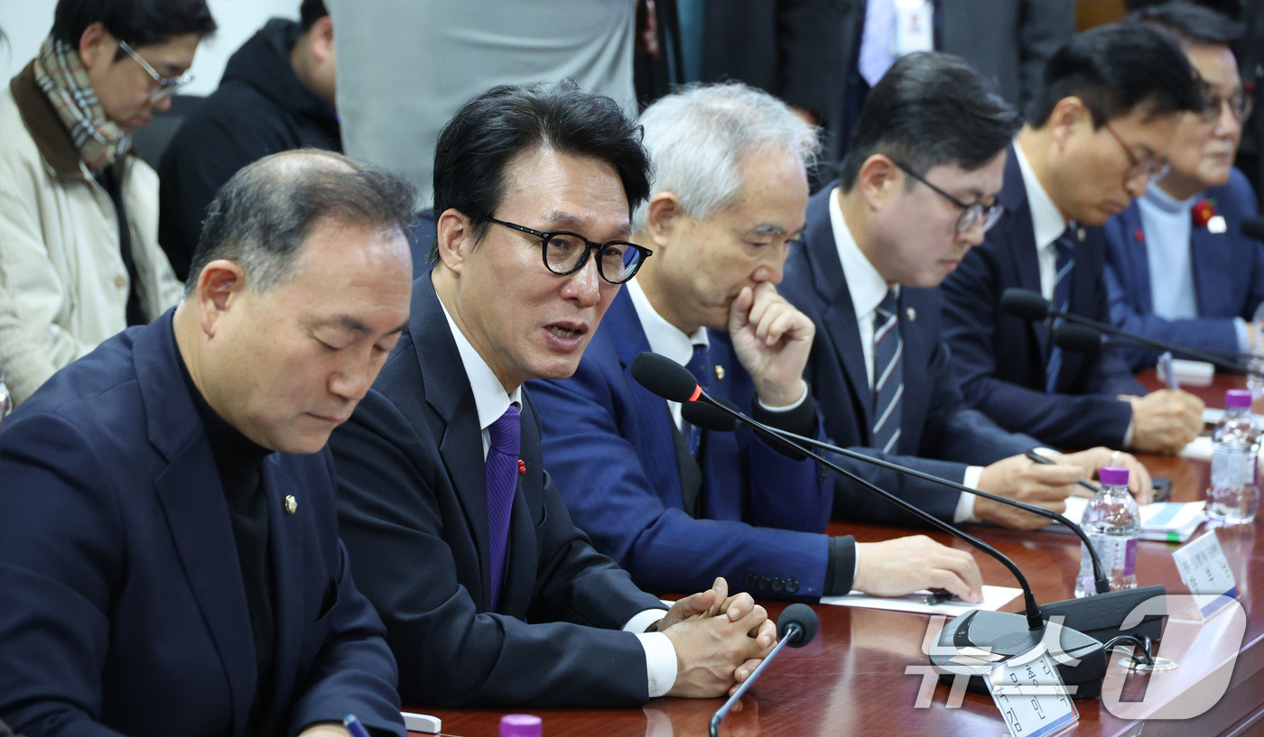 (서울=뉴스1) 신웅수 기자 = 김민석 국무총리가 14일 서울 여의도 국회 의원회관에서 열린 광주·전남 통합추진 특위 간담회에서 발언하고 있다. 2026.1.14/뉴스1