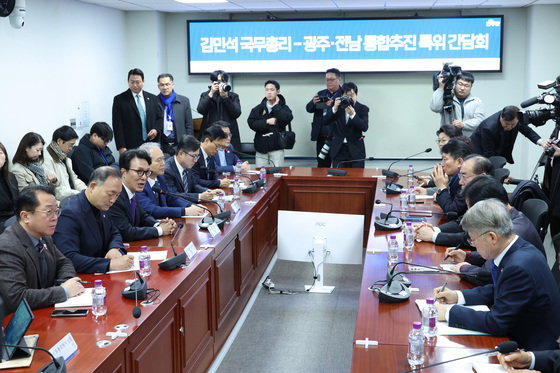 간담회 발언하는 김민석 총리