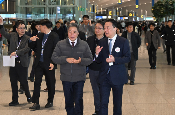 아시아나항공 2터미널 운항 개시, 현장 찾은 이학재 사장