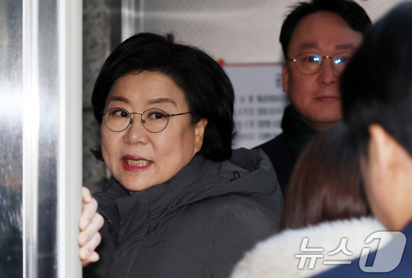 (서울=뉴스1) 김명섭 기자 = 이혜훈 기획예산처 장관 후보자가 14일 오전 서울 중구 예금보험공사에 마련된 인사청문회 준비 사무실로 출근하며 취재진 질문에 답변하고 있다. 202 …