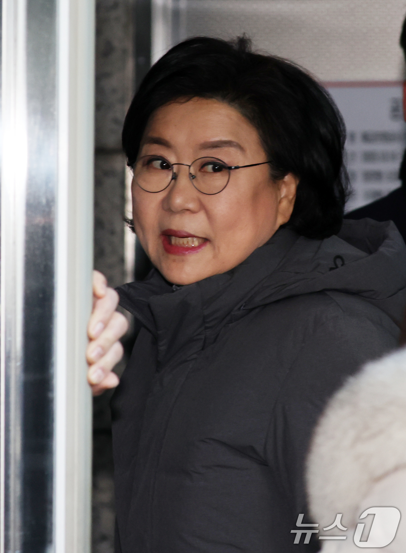 (서울=뉴스1) 김명섭 기자 = 이혜훈 기획예산처 장관 후보자가 14일 오전 서울 중구 예금보험공사에 마련된 인사청문회 준비 사무실로 출근하며 취재진 질문에 답변하고 있다. 202 …