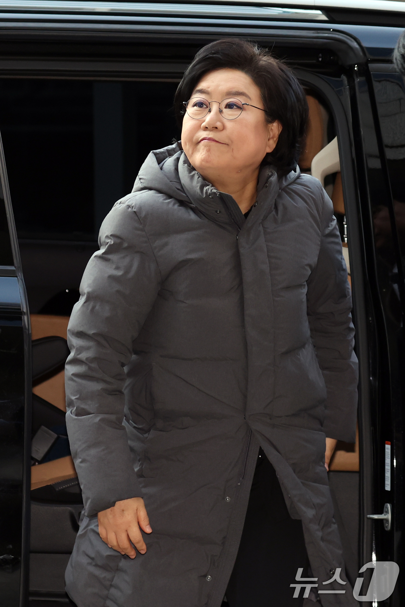 (서울=뉴스1) 김명섭 기자 = 이혜훈 기획예산처 장관 후보자가 14일 오전 서울 중구 예금보험공사에 마련된 인사청문회 준비 사무실로 출근하고 있다. 2026.1.14/뉴스1