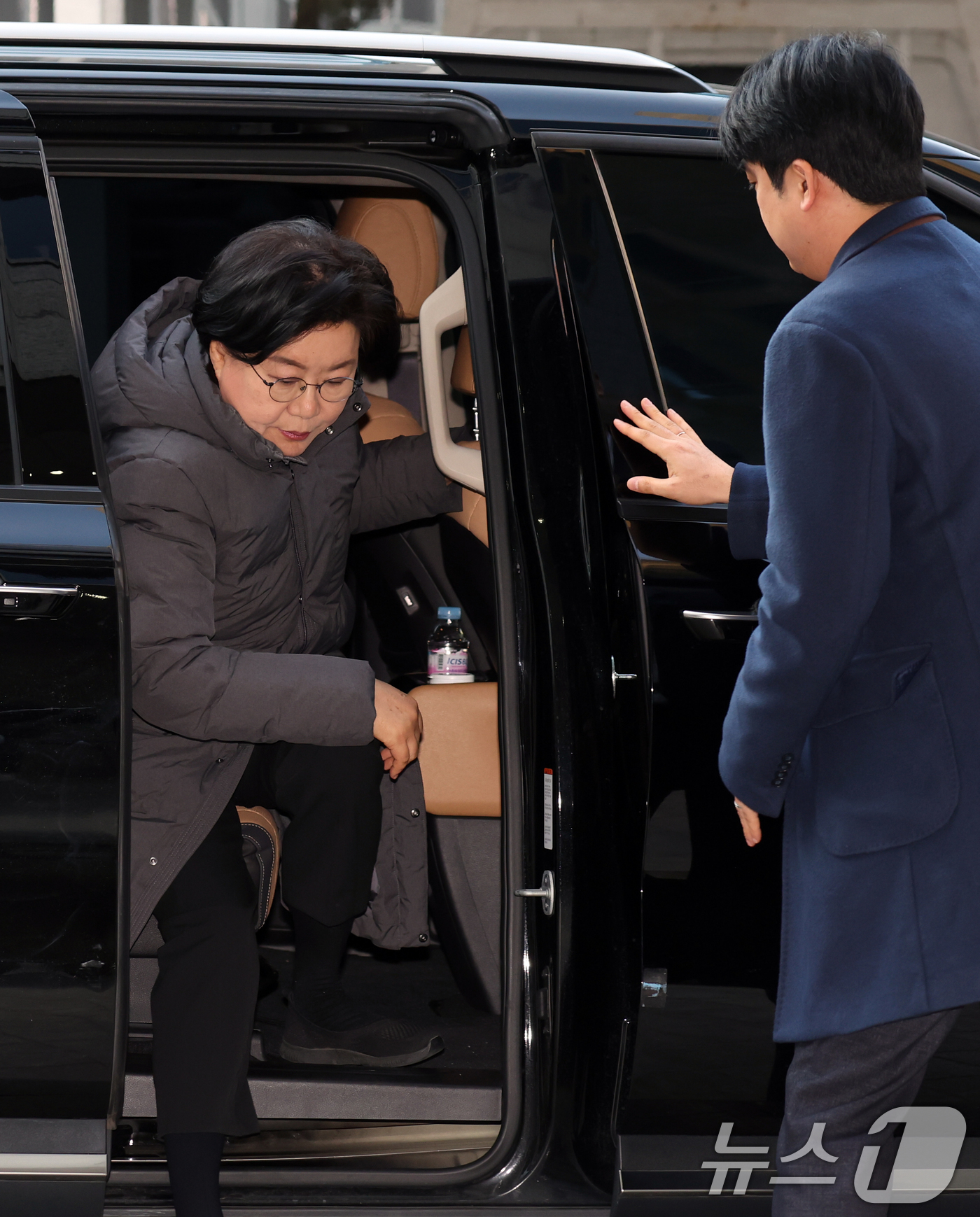 (서울=뉴스1) 김명섭 기자 = 이혜훈 기획예산처 장관 후보자가 14일 오전 서울 중구 예금보험공사에 마련된 인사청문회 준비 사무실로 출근하고 있다. 2026.1.14/뉴스1