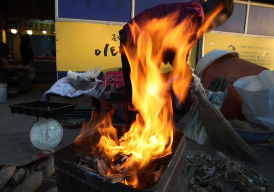 내일 한파 주춤해도 빙판길 위험…수도권·충청·남부 미세먼지 '나쁨'