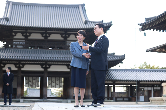 호류지에서 손 맞잡은 한일 정상