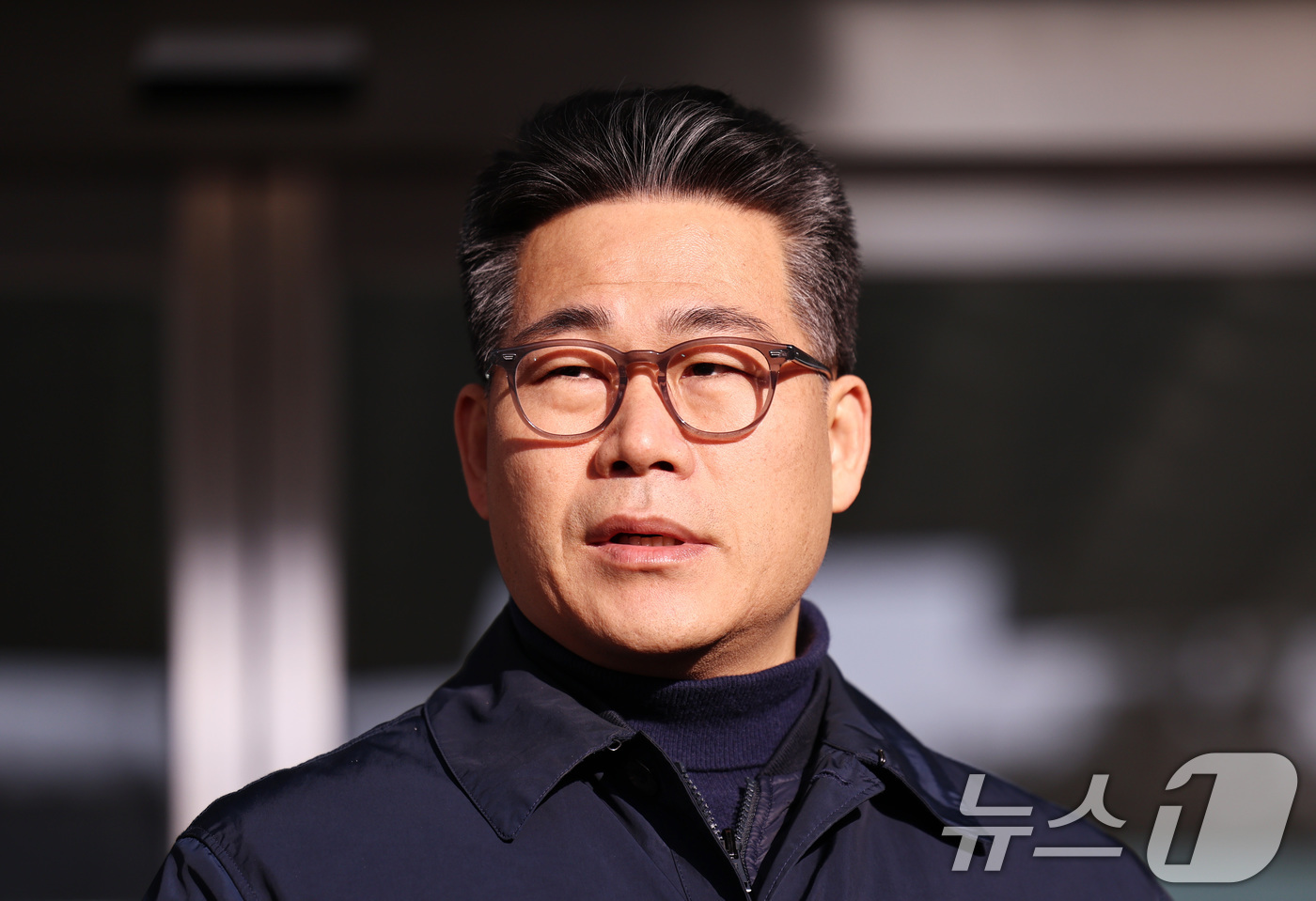 (서울=뉴스1) 구윤성 기자 = 서울동부지검에 파견돼 3개월간 '세관 마약수사 은폐 의혹'을 수사한 백해룡 경정이 14일 오전 서울 송파구 동부지검에서 파견 종료 입장을 밝히고 있 …