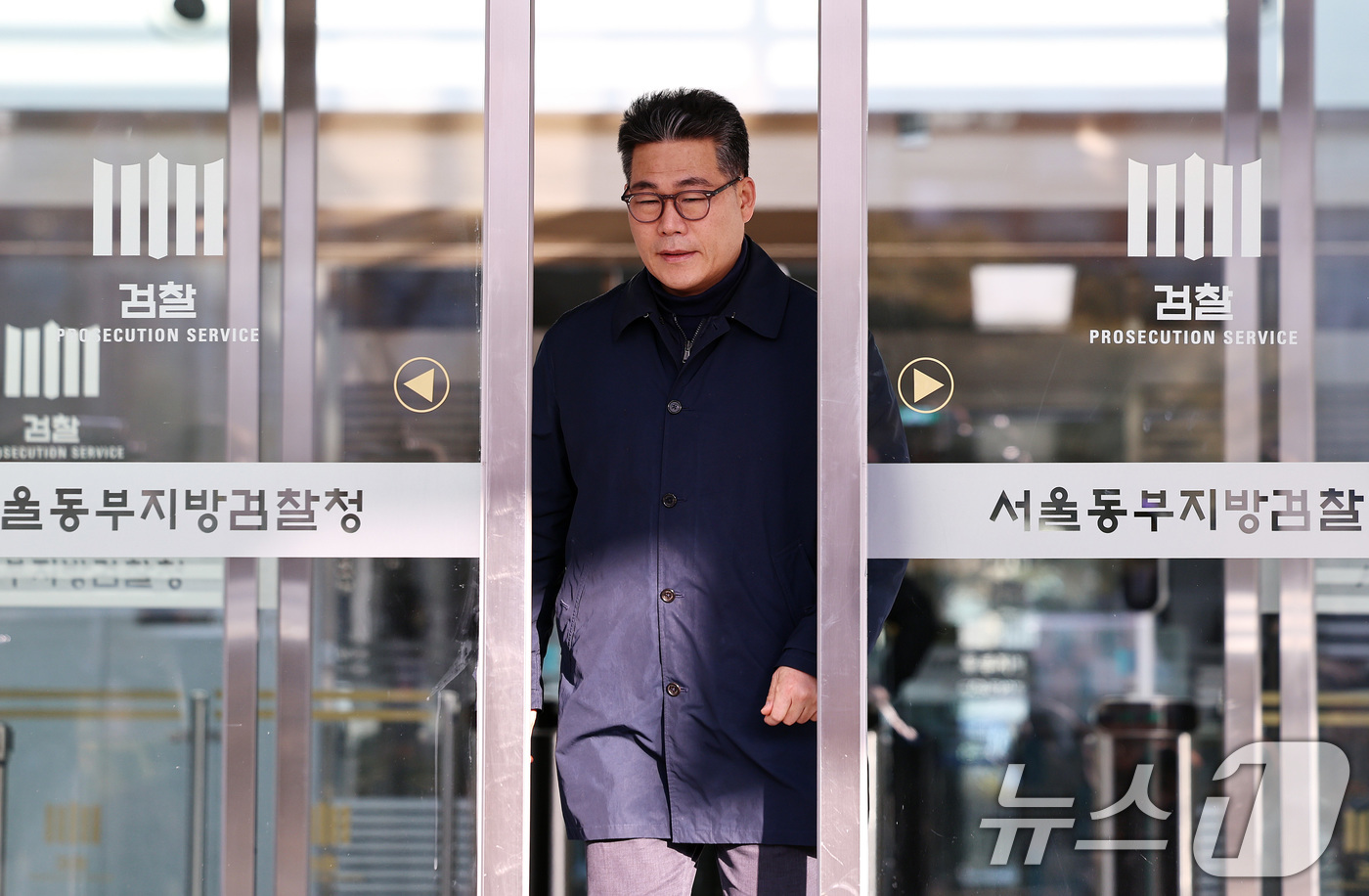 (서울=뉴스1) 구윤성 기자 = 서울동부지검에 파견돼 3개월간 '세관 마약수사 은폐 의혹'을 수사한 백해룡 경정이 14일 오전 서울 송파구 동부지검에서 파견 종료 입장을 밝히기 위 …