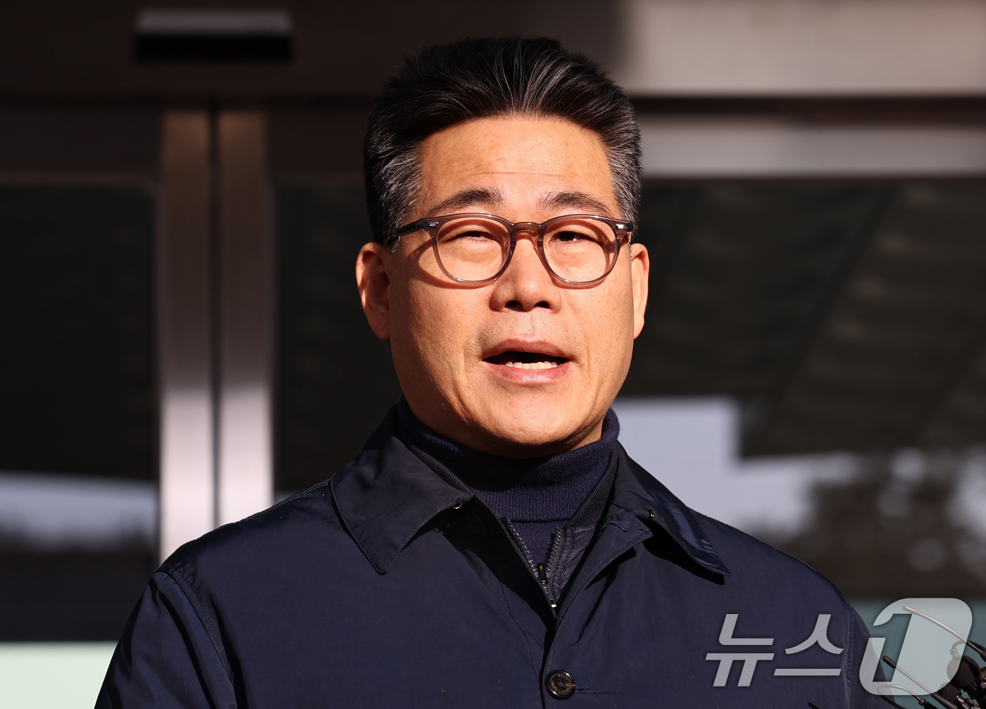 (서울=뉴스1) 구윤성 기자 = 서울동부지검에 파견돼 3개월간 '세관 마약수사 은폐 의혹'을 수사한 백해룡 경정이 14일 오전 서울 송파구 동부지검에서 파견 종료 입장을 밝히고 있 …