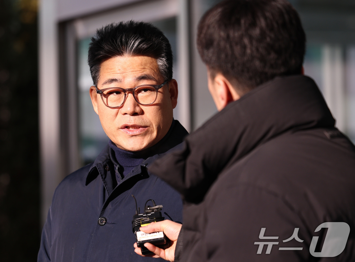 (서울=뉴스1) 구윤성 기자 = 서울동부지검에 파견돼 3개월간 '세관 마약수사 은폐 의혹'을 수사한 백해룡 경정이 14일 오전 서울 송파구 동부지검에서 파견 종료 입장을 밝히고 있 …