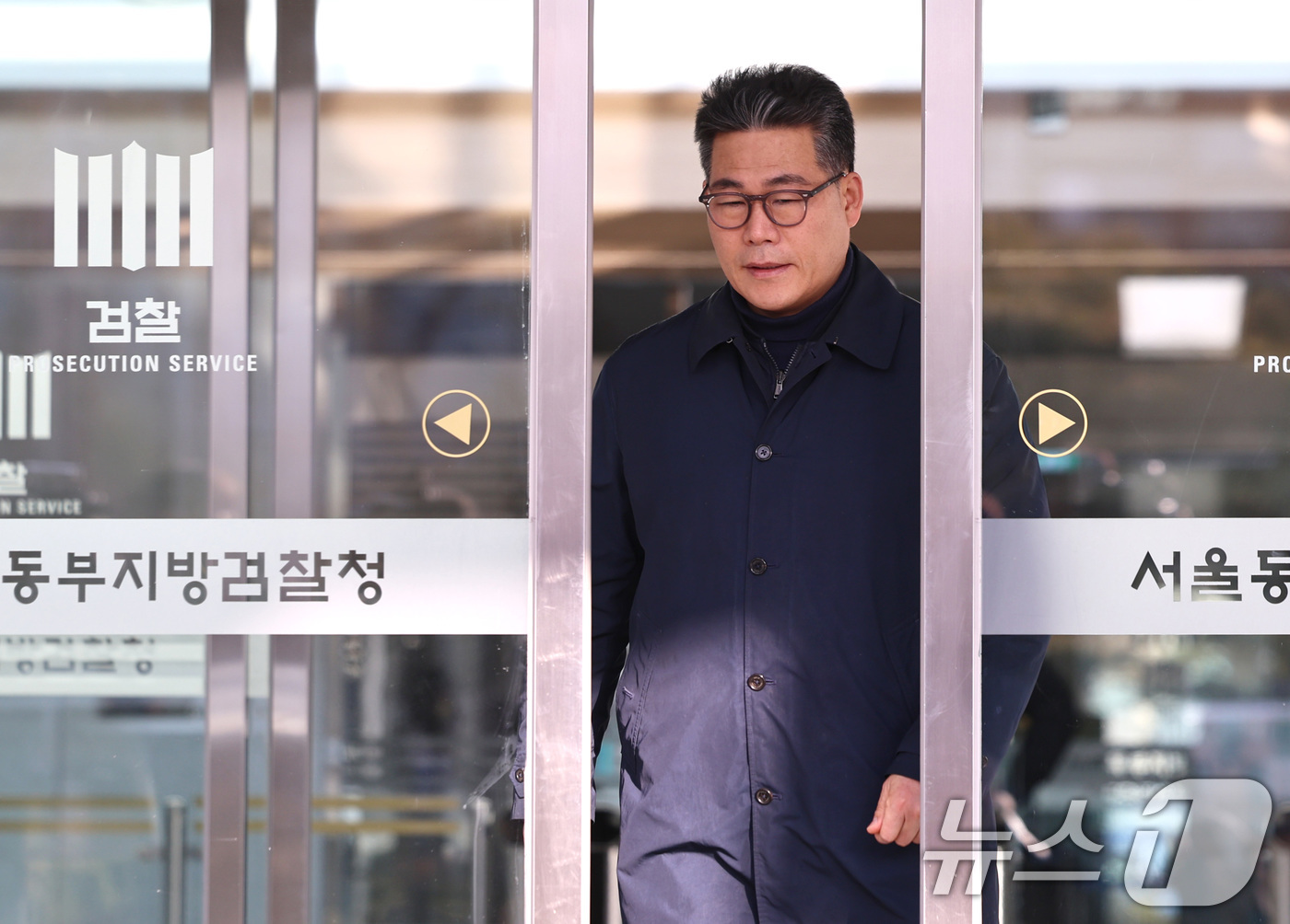 (서울=뉴스1) 구윤성 기자 = 서울동부지검에 파견돼 3개월간 '세관 마약수사 은폐 의혹'을 수사한 백해룡 경정이 14일 오전 서울 송파구 동부지검에서 파견 종료 입장을 밝히기 위 …