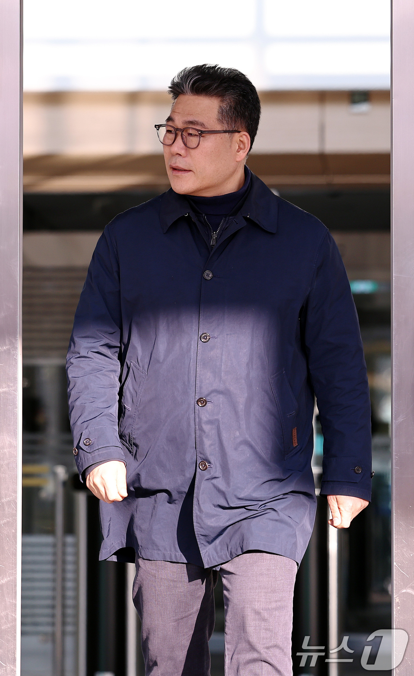 (서울=뉴스1) 구윤성 기자 = 서울동부지검에 파견돼 3개월간 '세관 마약수사 은폐 의혹'을 수사한 백해룡 경정이 14일 오전 서울 송파구 동부지검에서 파견 종료 입장을 밝히기 위 …