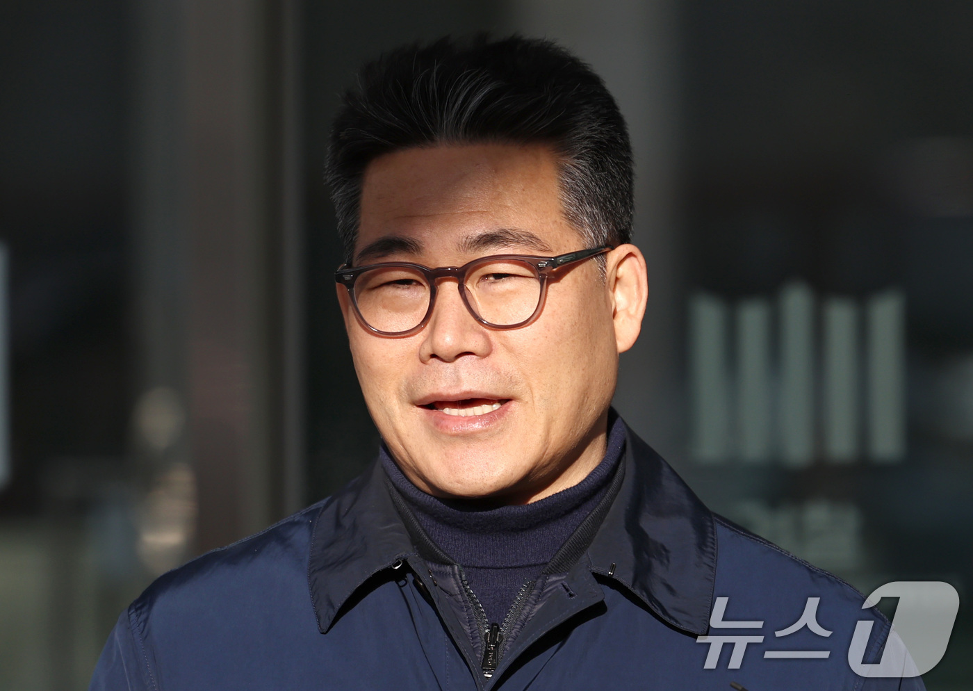 (서울=뉴스1) 구윤성 기자 = 서울동부지검에 파견돼 3개월간 '세관 마약수사 은폐 의혹'을 수사한 백해룡 경정이 14일 오전 서울 송파구 동부지검에서 파견 종료 입장을 밝히고 있 …